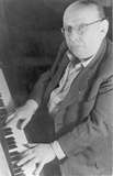 Vorschaubild von Hanns Eisler am Klavier