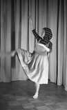 ohne Titel. (Renate Schottelius beim Tanzen, New York).