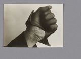 Vorschaubild von Zur Faust geballte Hand mit Handschuh